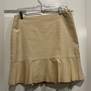 Ann Taylor tan skirt excellent condition no stains and it’s lined